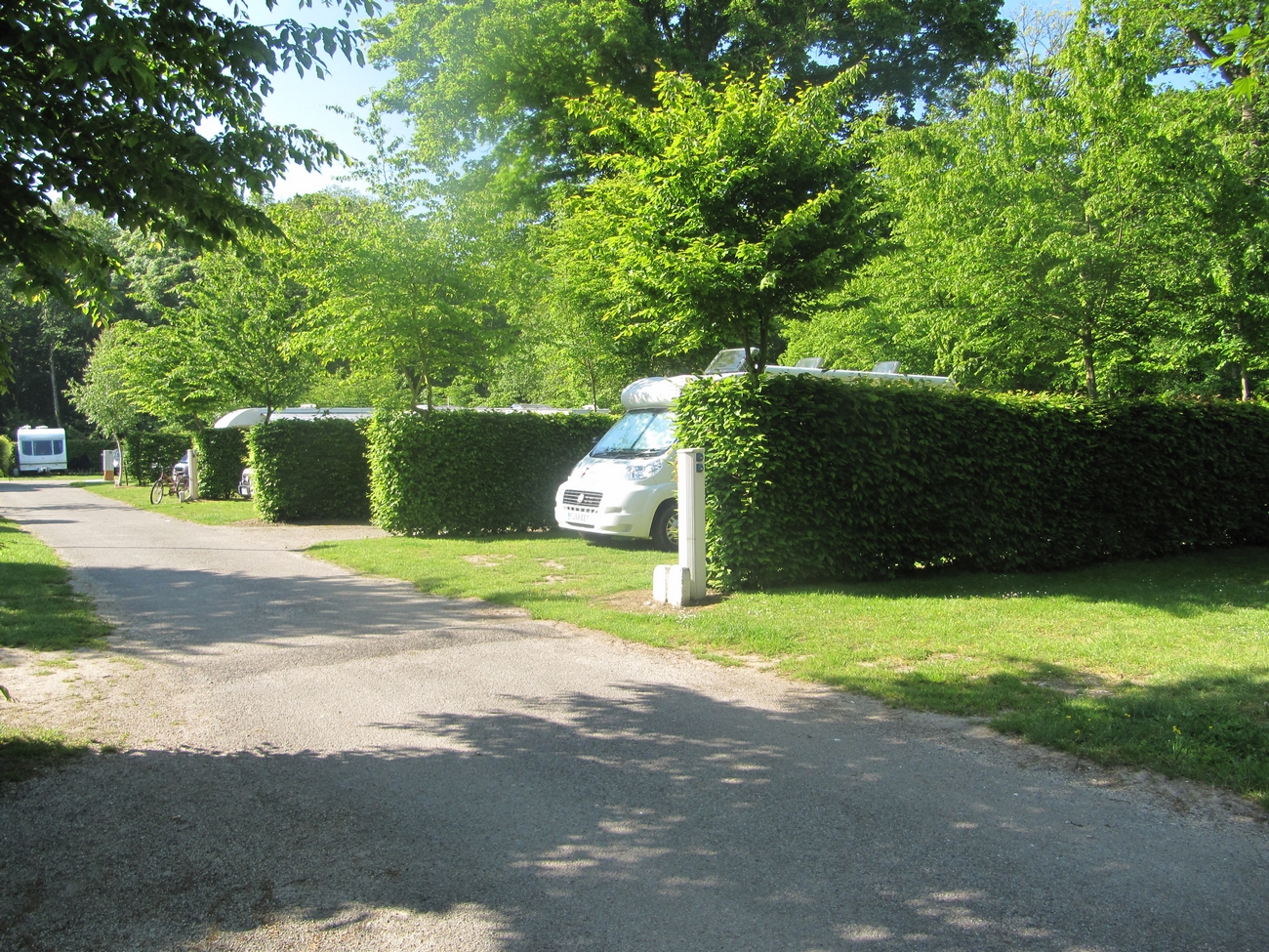Location emplacement camping au camping de la Forêt de Jumièges, camping 4 étoiles, hôtellerie de plein air avec piscine couverte en Seine Maritime, proche de Rouen
