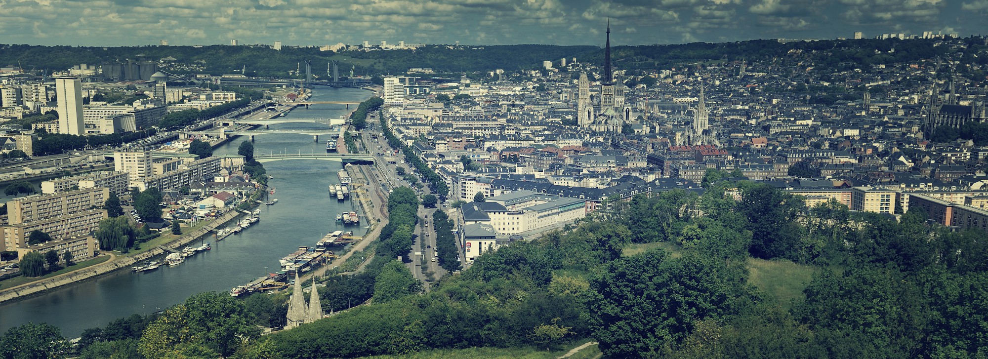 Rouen proche du camping de la Forêt de Jumièges, camping 4 étoiles, hôtellerie de plein air avec piscine couverte, location chalets et mobil home en Seine Maritime, proche de Rouen