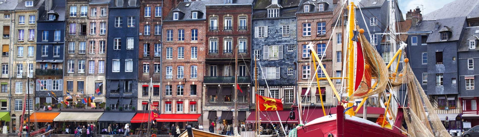 Honfleur proche du camping de la Forêt de Jumièges, camping 4 étoiles, hôtellerie de plein air avec piscine couverte, location chalets et mobil home en Seine Maritime, proche de Rouen