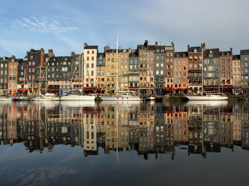 Honfleur proche du camping de la Forêt de Jumièges, camping 4 étoiles, hôtellerie de plein air avec piscine couverte, location chalets et mobil home en Seine Maritime, proche de Rouen