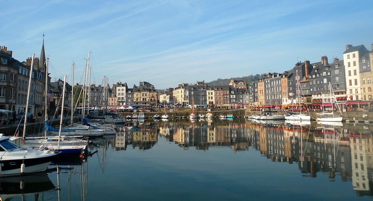 Port d'Honfleur proche du camping de la Forêt de Jumièges, camping 4 étoiles, hôtellerie de plein air avec piscine couverte, location chalets et mobil home en Seine Maritime, proche de Rouen