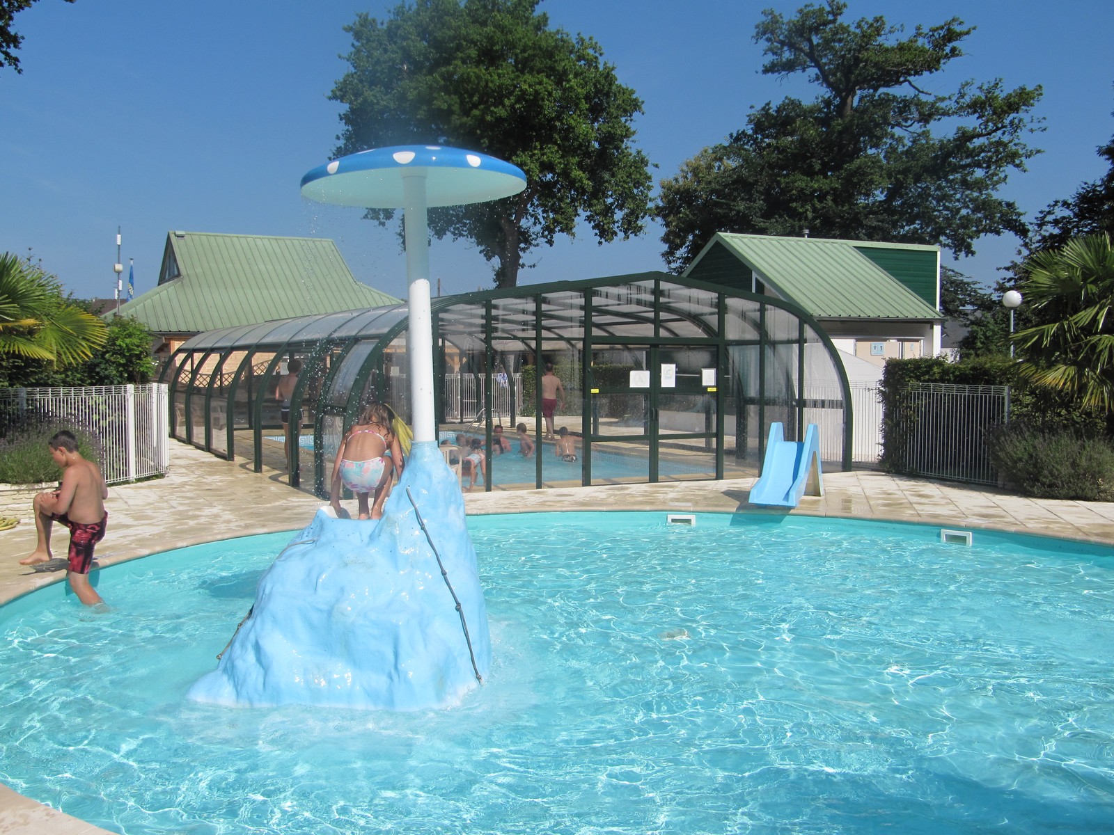 Loisirs au camping de la Forêt de Jumièges, camping 4 étoiles, hôtellerie de plein air avec piscine couverte en Seine Maritime, proche de Rouen
