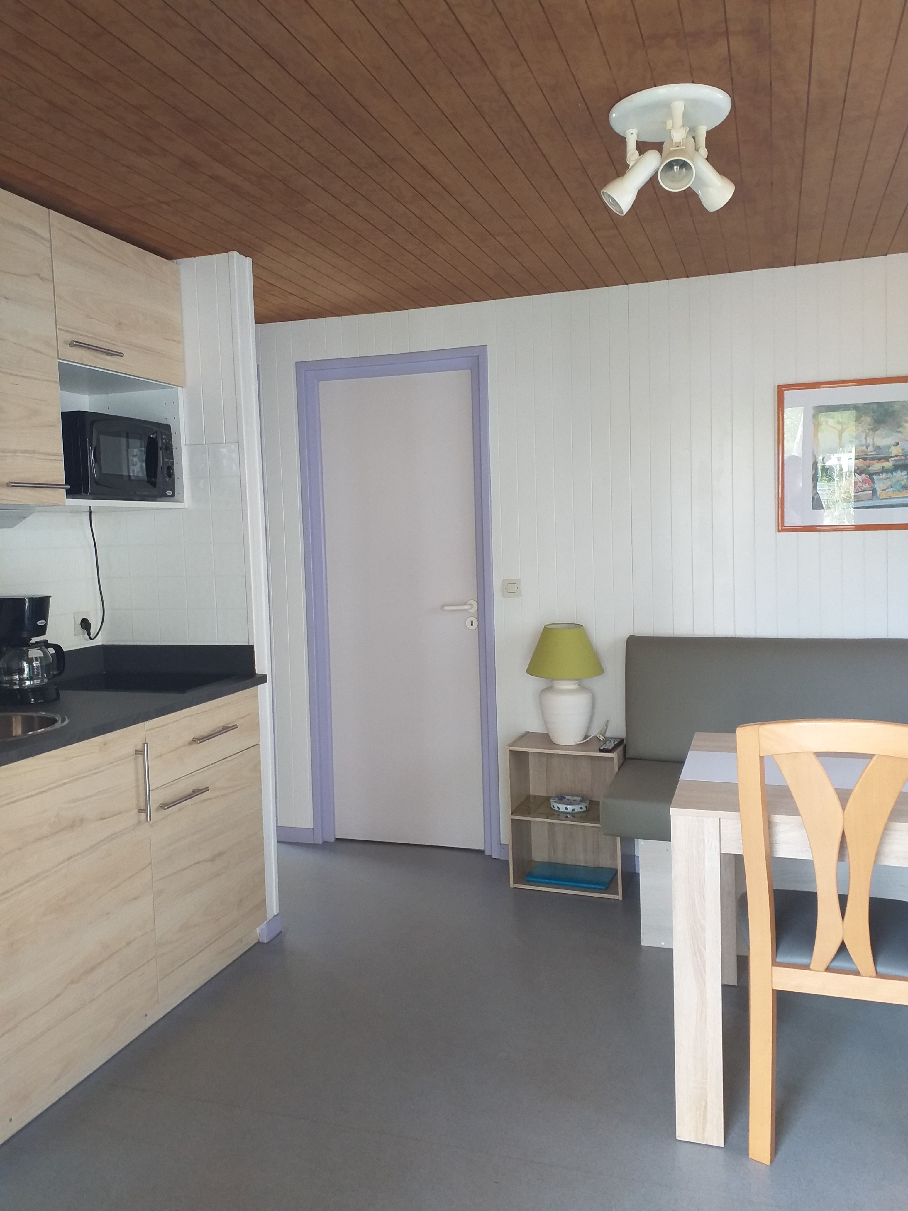 Intérieur chalet en location au camping de la forêt Jumièges