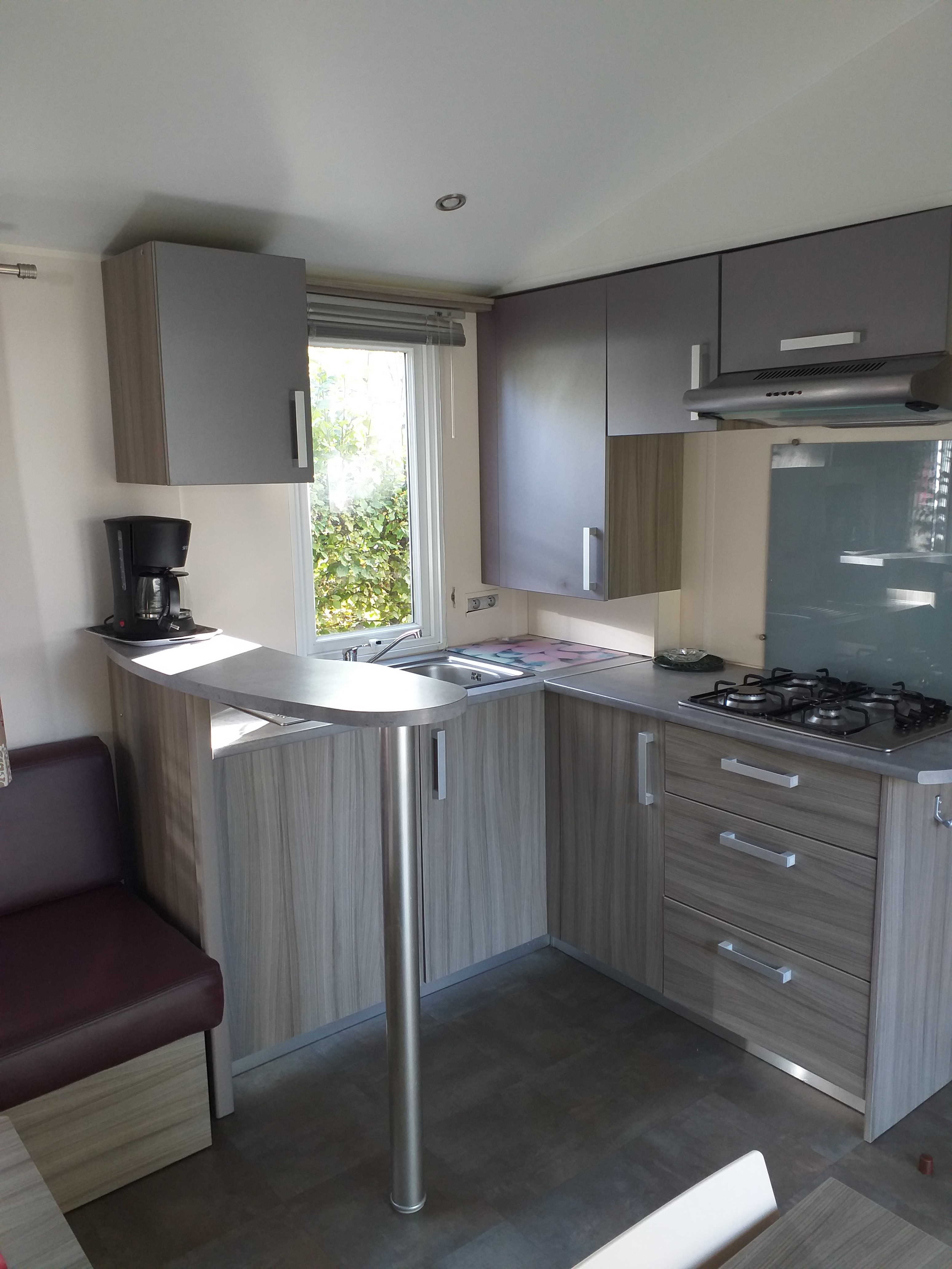 Cuisine du mobil home Baobab au Camping de la forêt à Jumièges en Normandie
