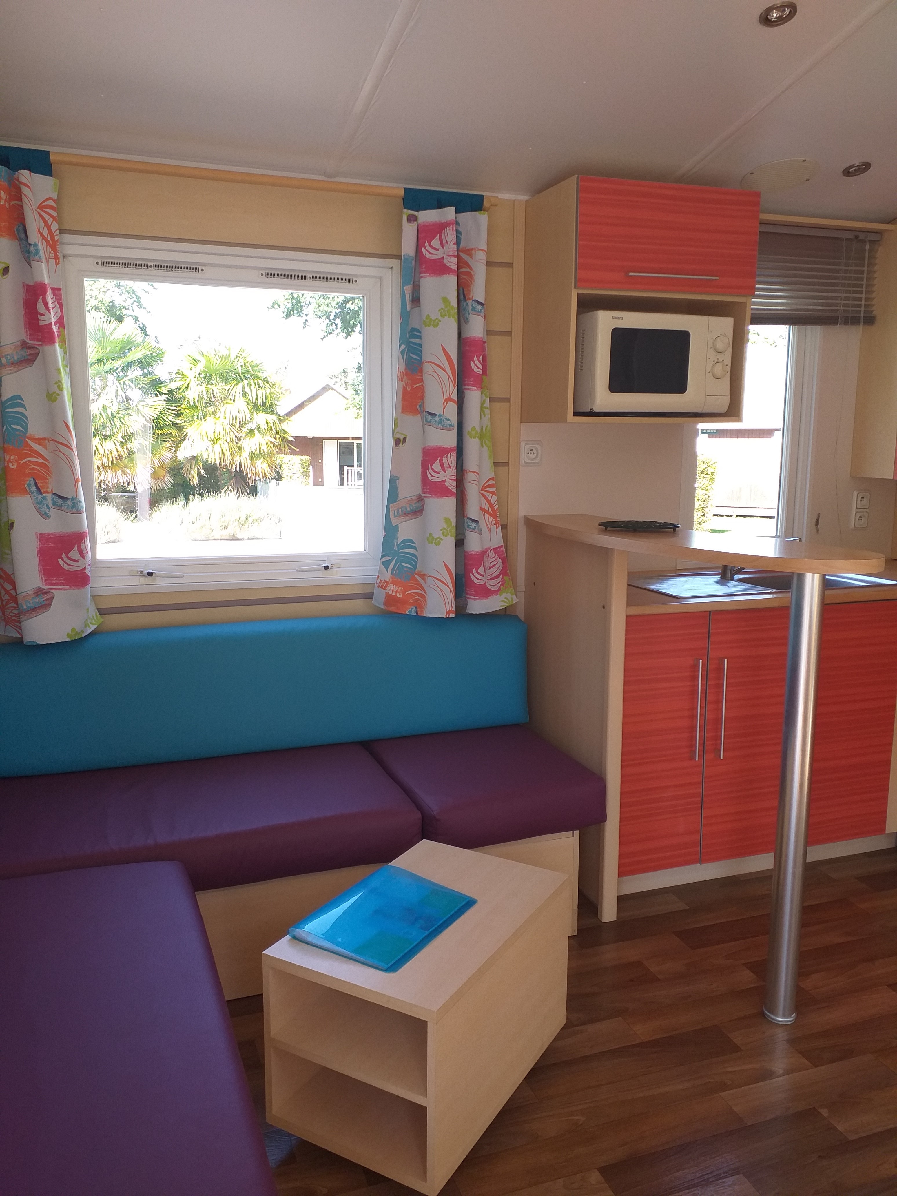 Cuisine du mobil home Bambou Family Baby au Camping de la forêt à Jumièges en Normandie